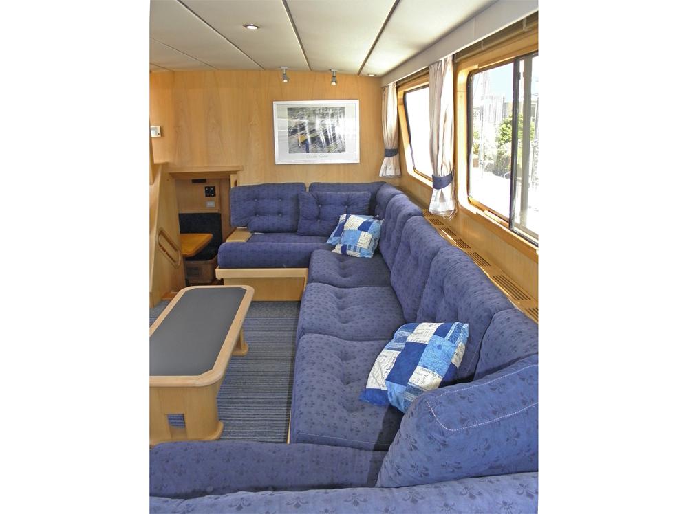 Saloon, Accommodation